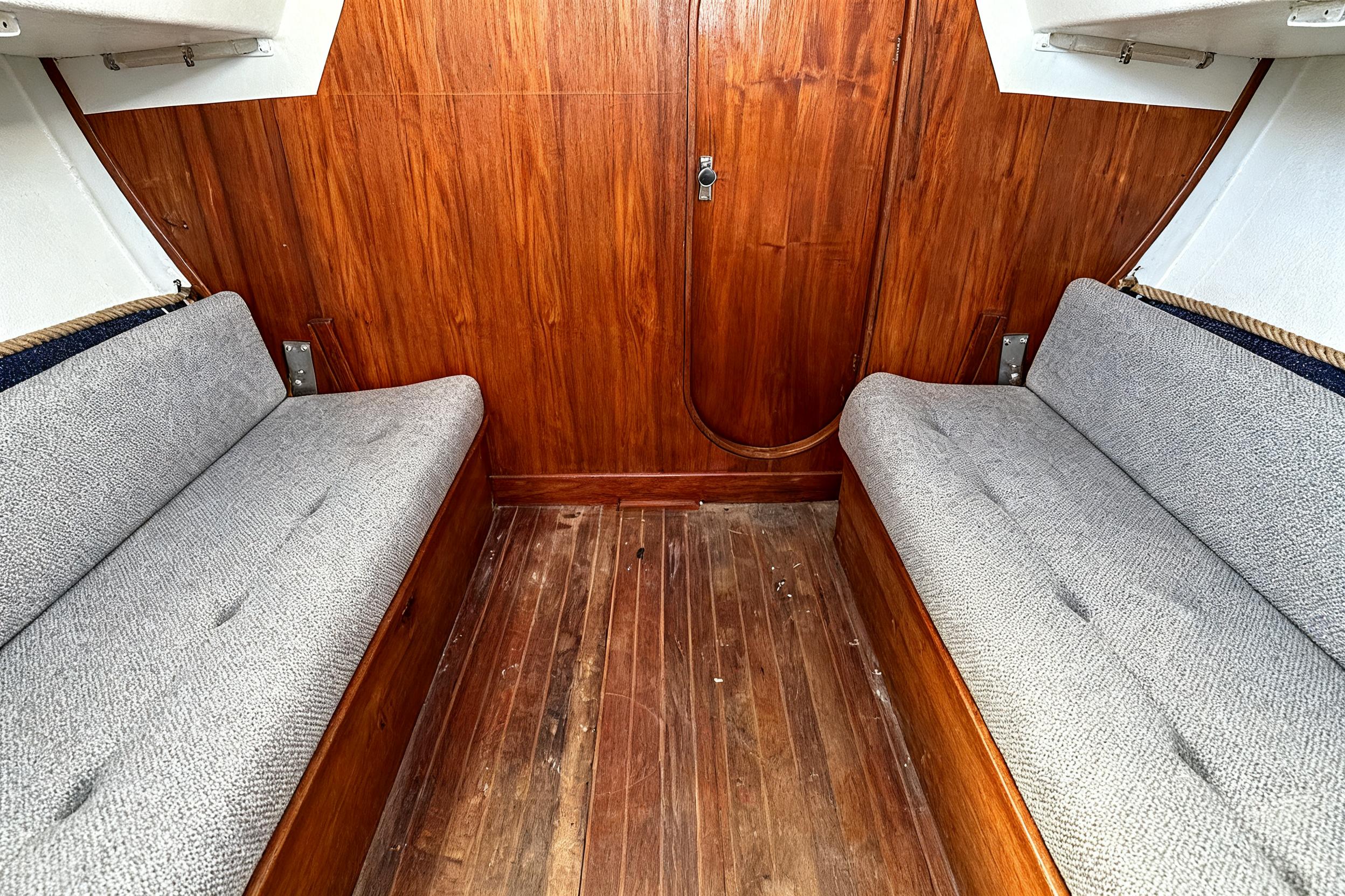 1983 Sailboat Racing Sloop