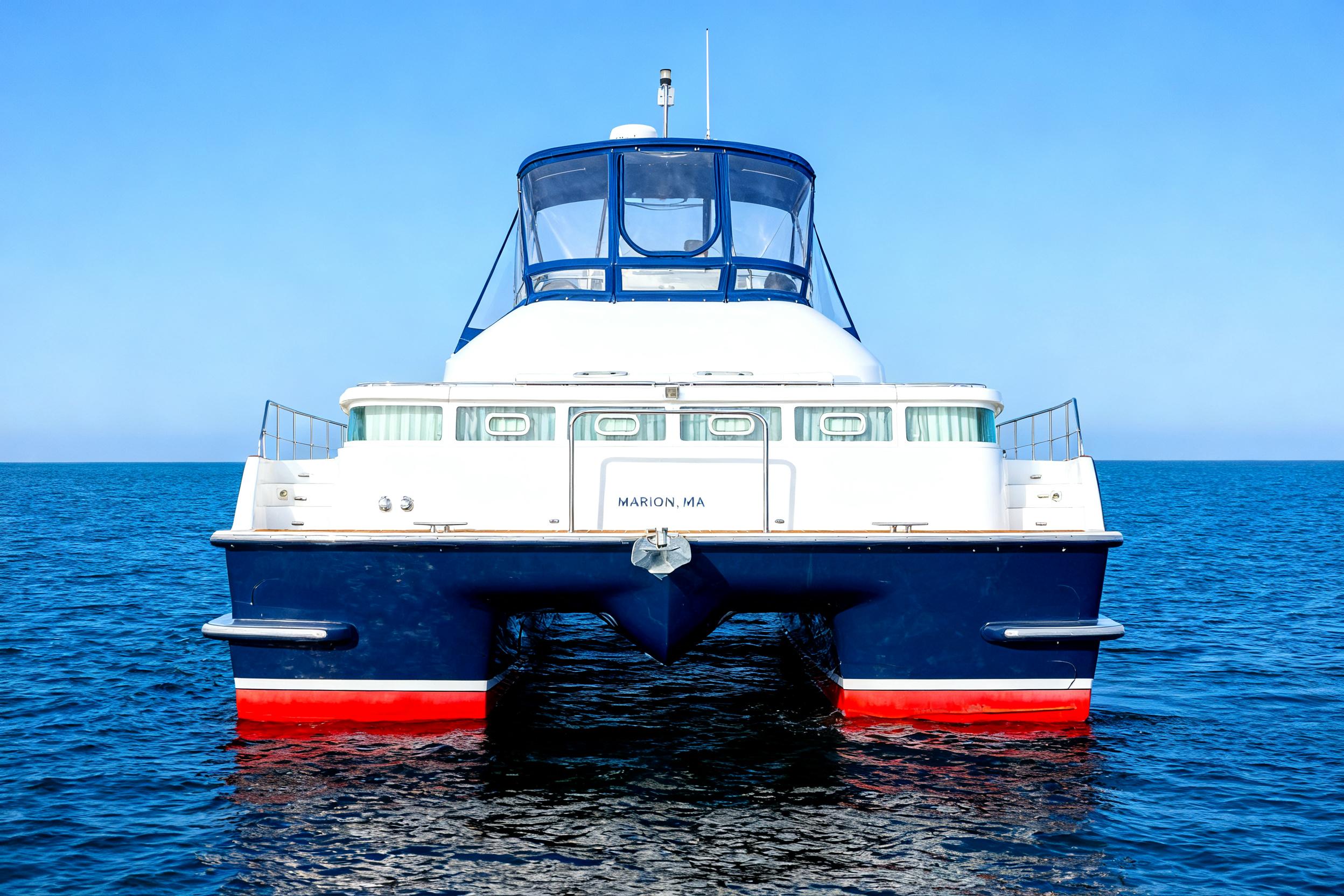 2004 Lagoon Power 43