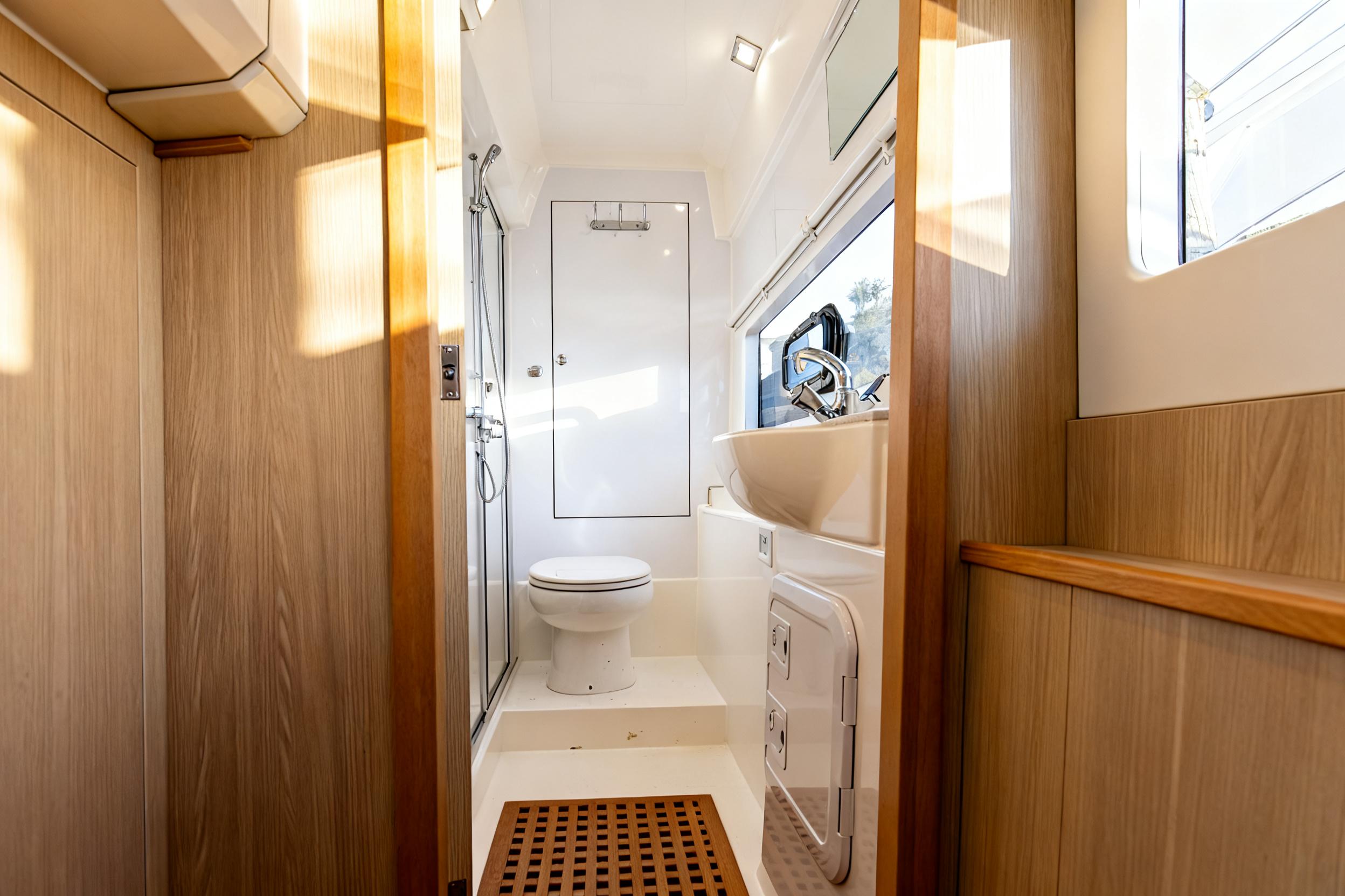 2018 Aquila 36 Cruiser