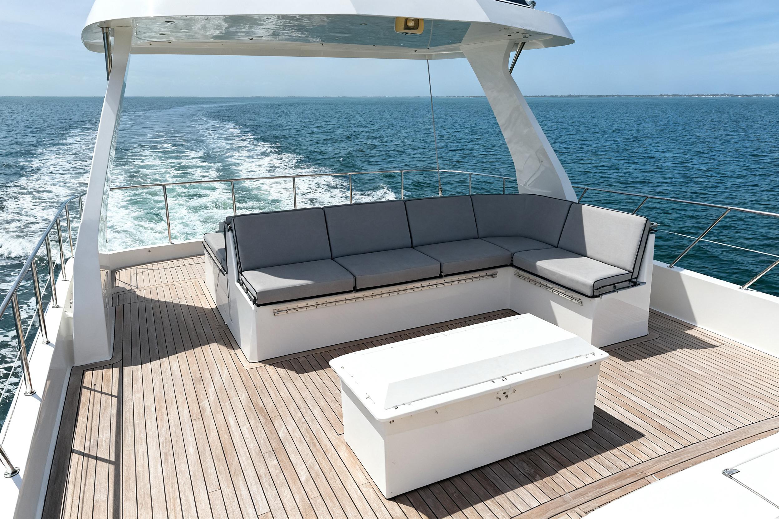 1995 Hatteras 74 Cockpit Motor Yacht