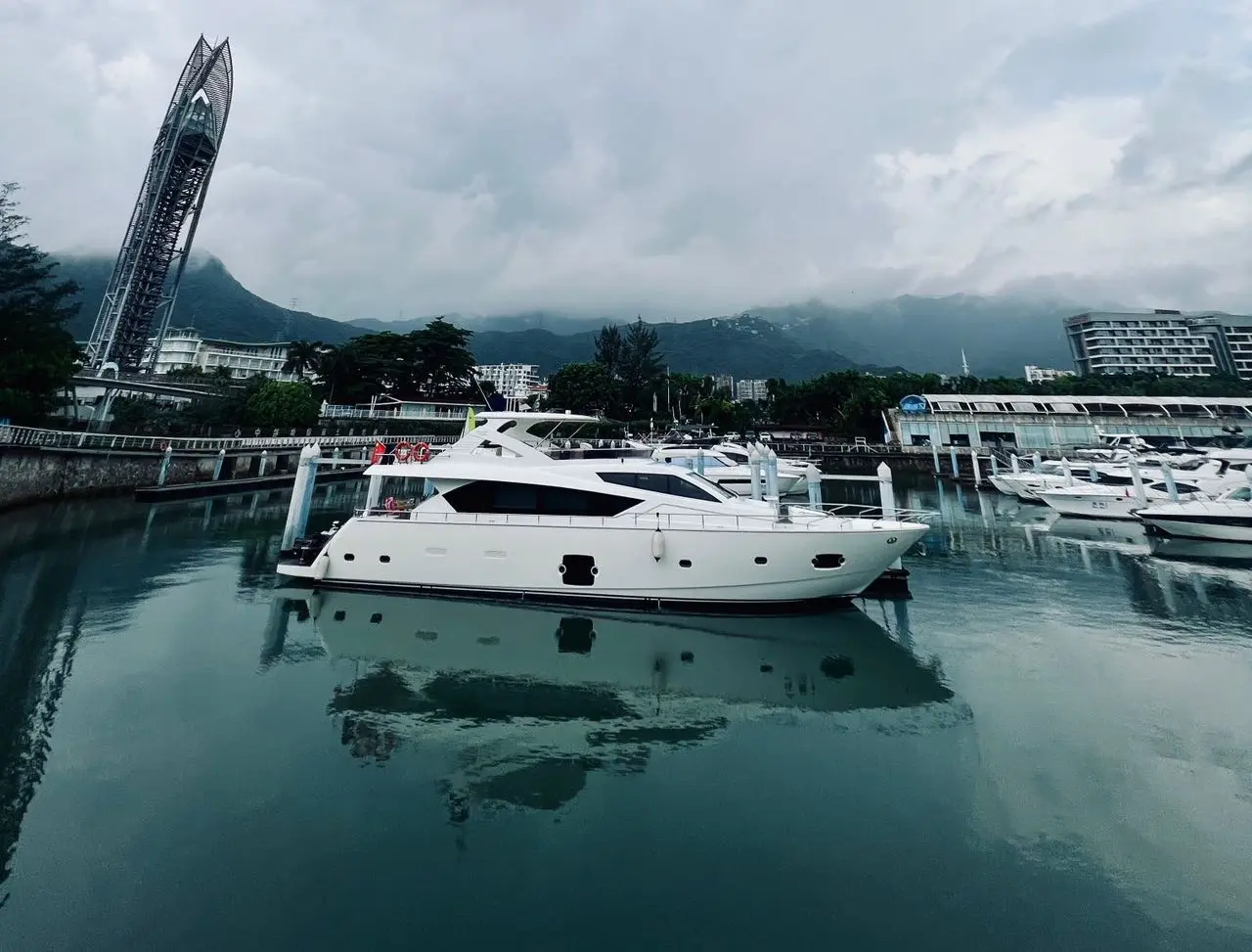 Heysea 82 Luxury Yacht