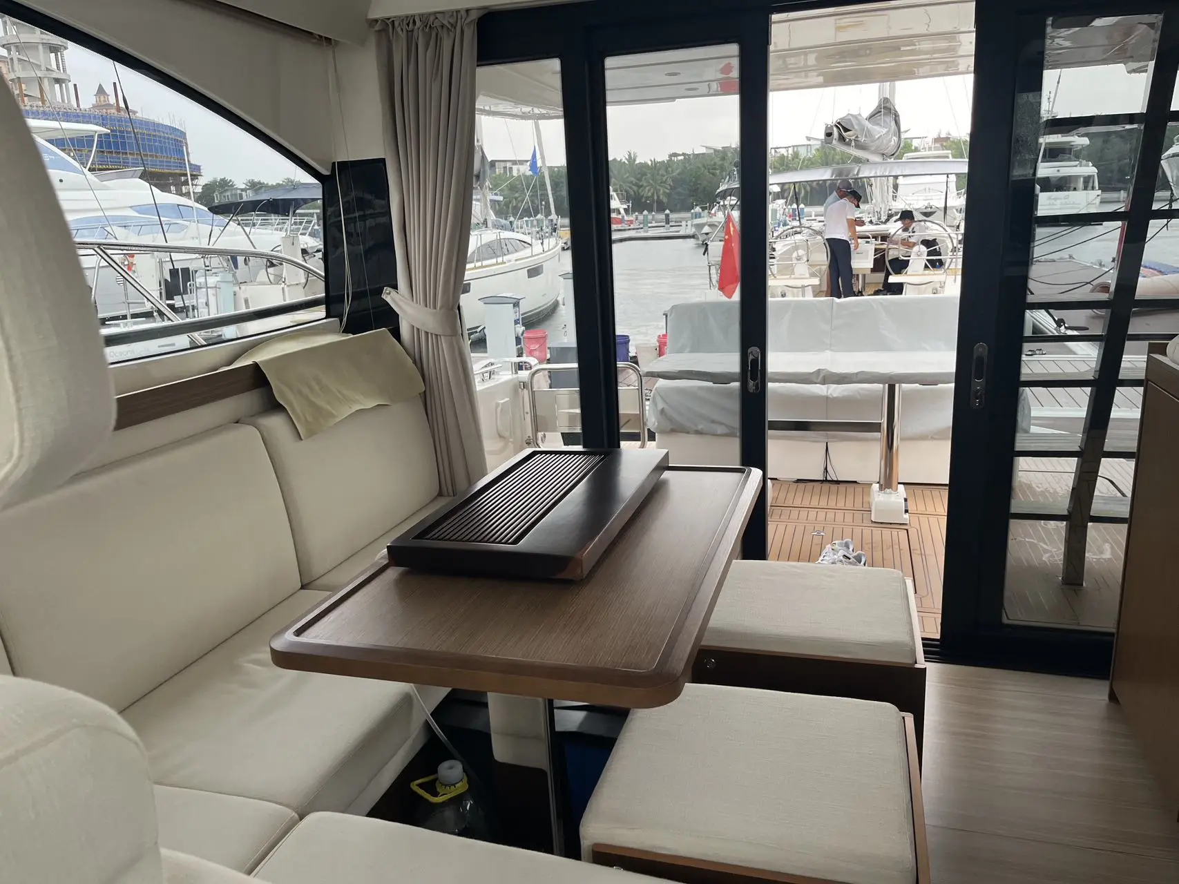 Bavaria Virtess 420 Flybridge Yacht