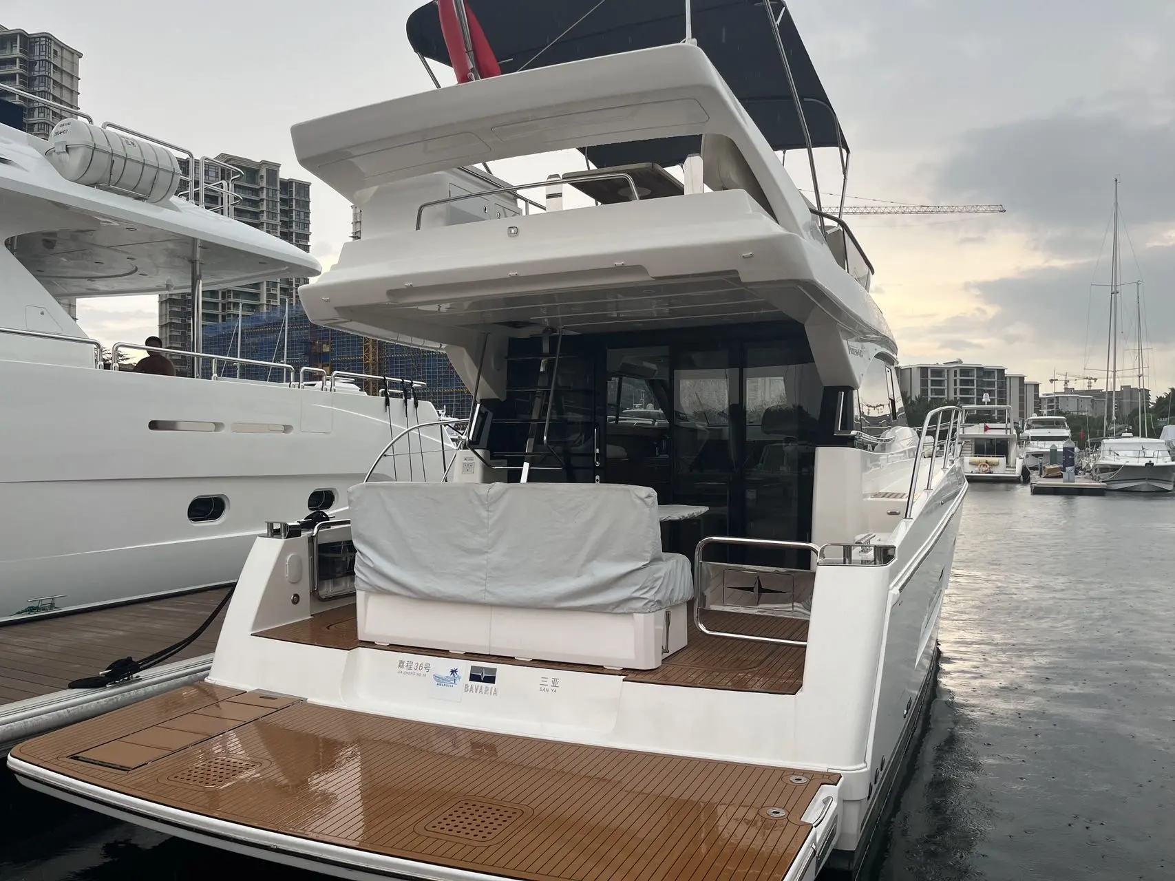 Bavaria Virtess 420 Flybridge Yacht