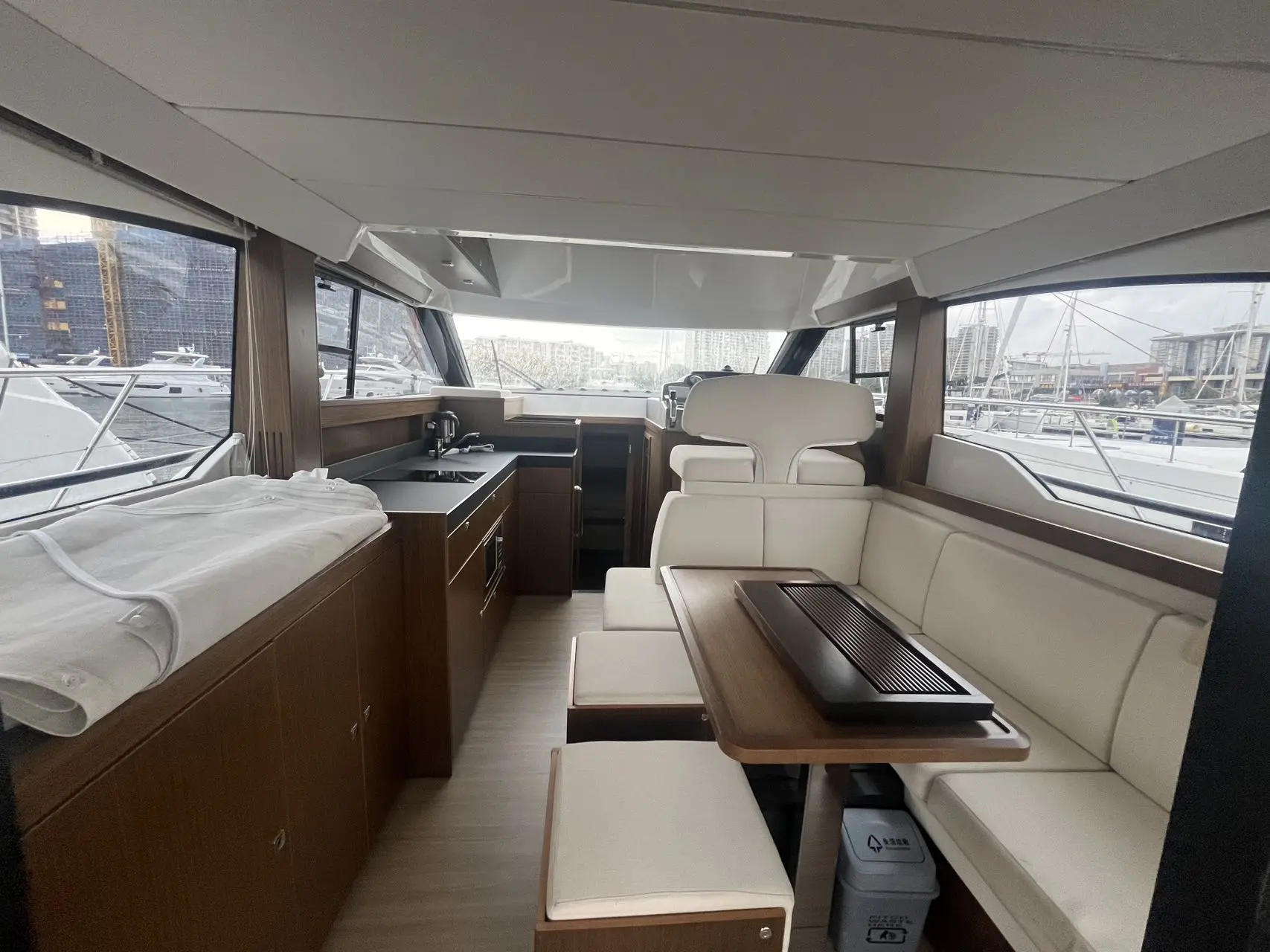 Bavaria Virtess 420 Flybridge Yacht