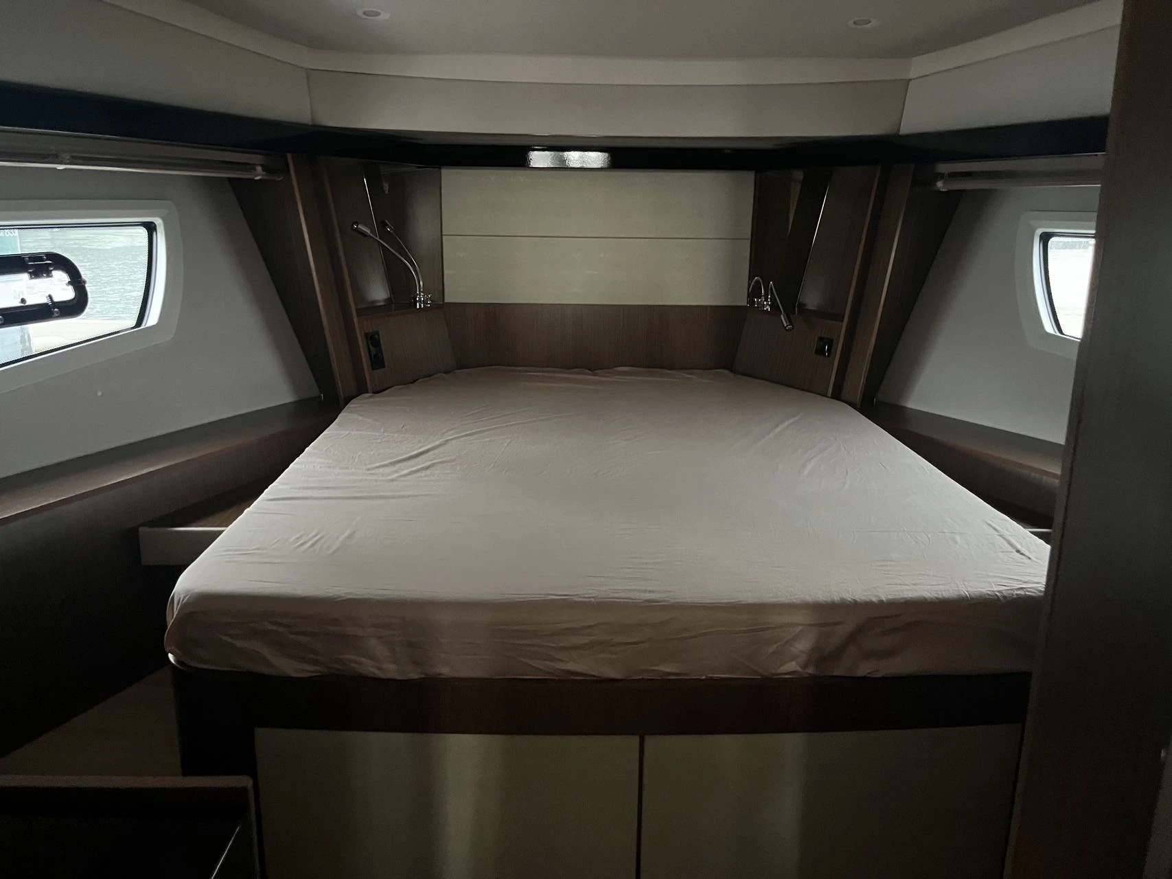 Bavaria Virtess 420 Flybridge Yacht