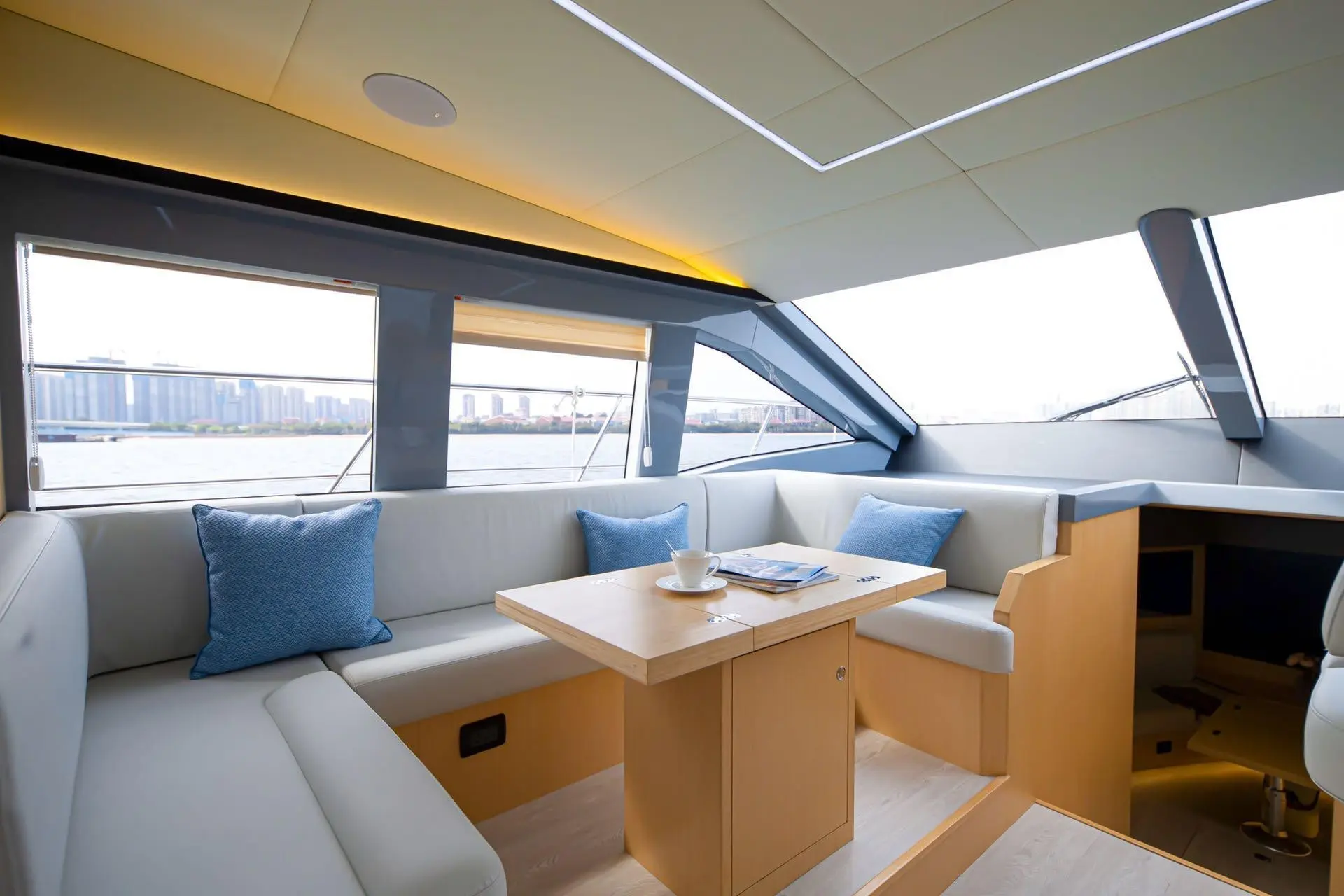 MoonOcean 52 Flybridge
