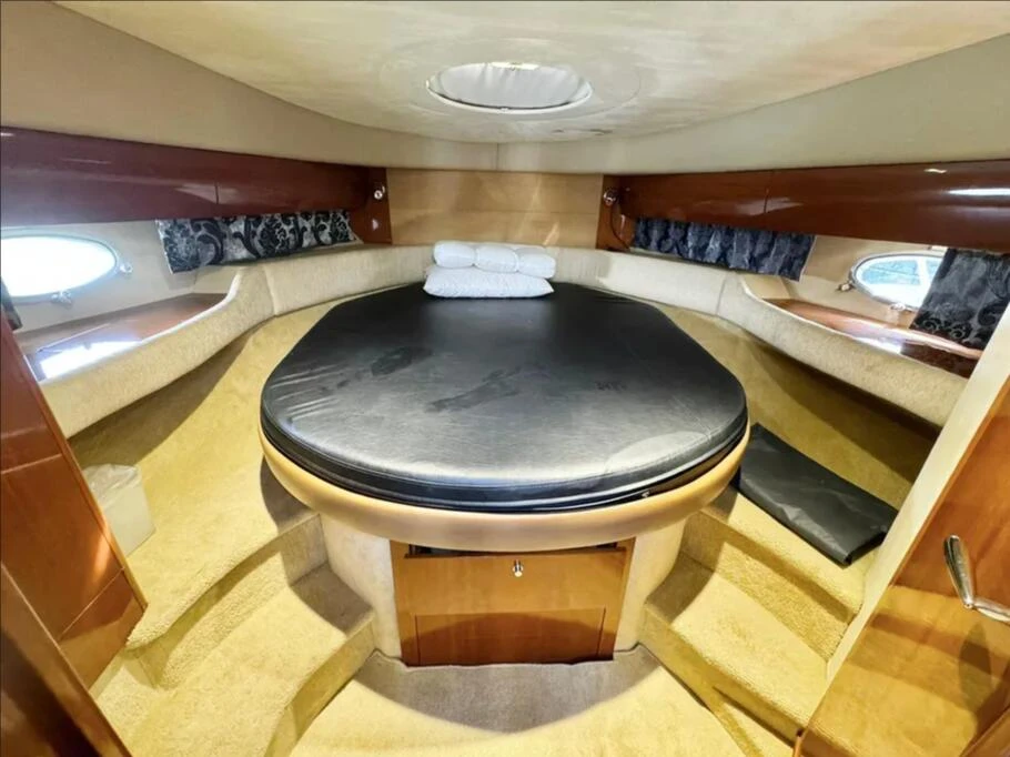 Princess V42 Flybridge