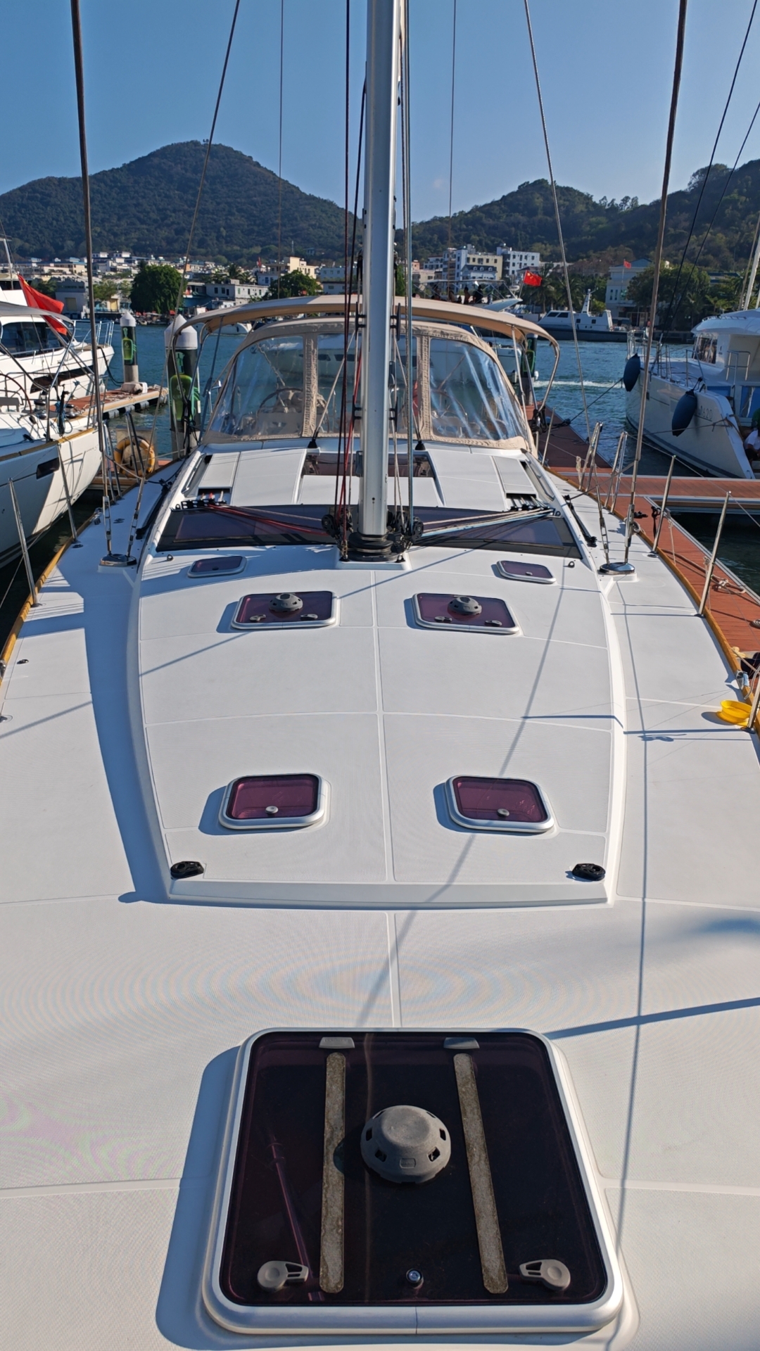 Jeanneau 57 Monohull Sailboat