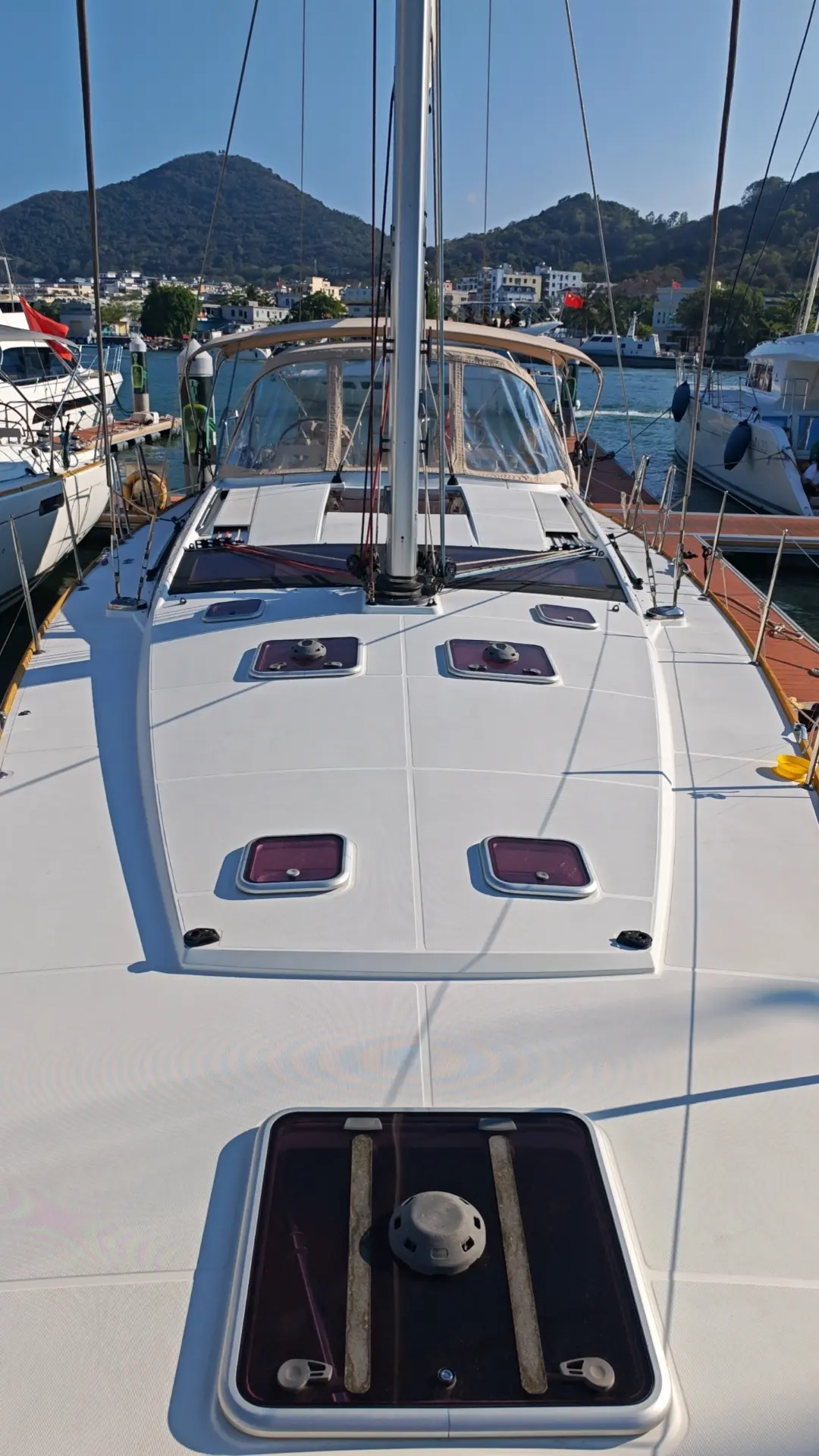 Jeanneau 57 Monohull Sailboat