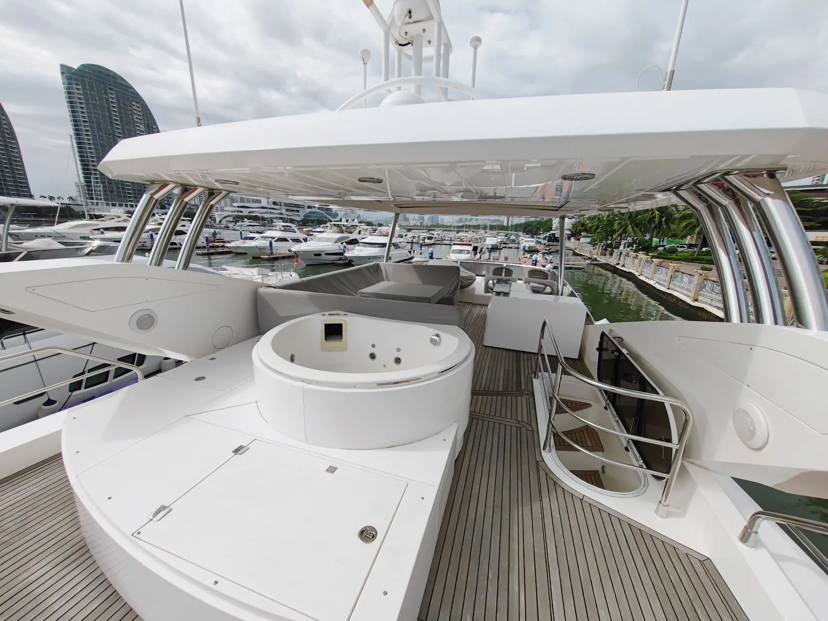 Sunseeker 80 Flybridge