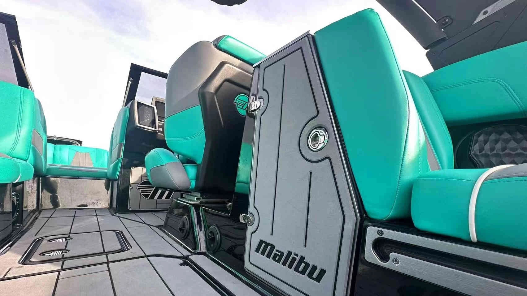 Malibu 24 MXZ