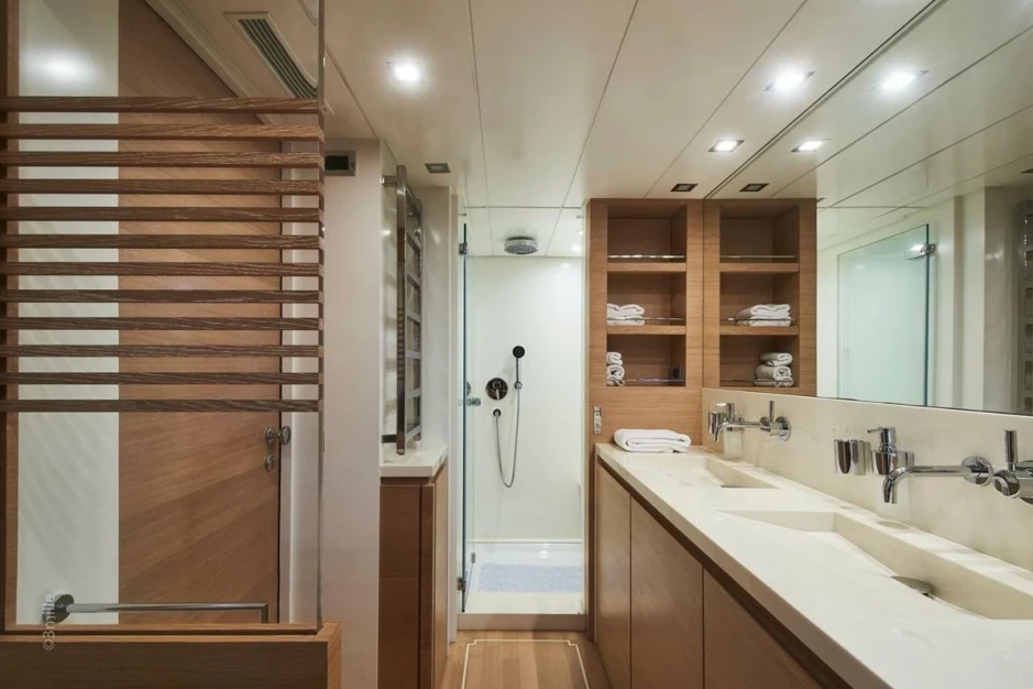 Humming Birds 100 Super Sport Yacht