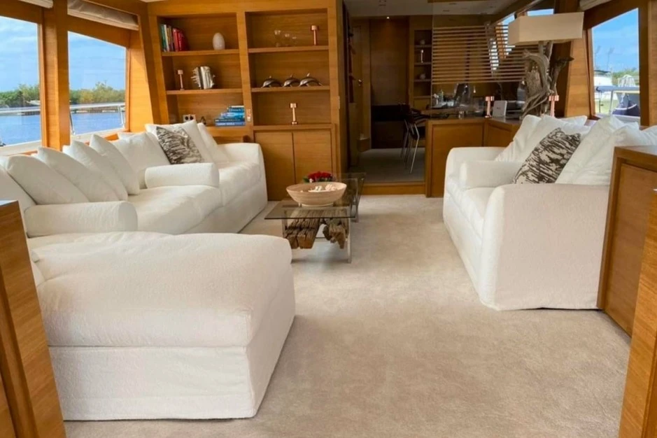 Humming Birds 100 Super Sport Yacht