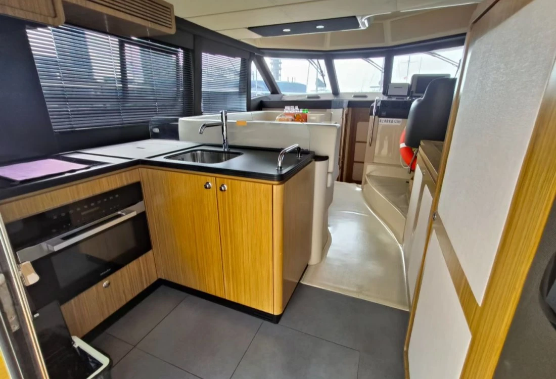 Azimut Magellano 43