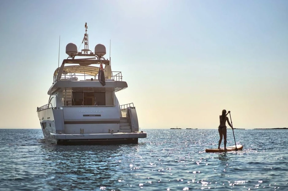 Humming Birds 100 Super Sport Yacht