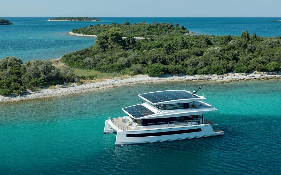 Silent SY62 Yacht