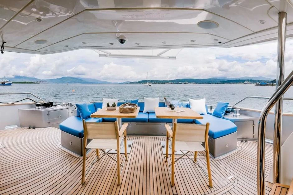 Humming Birds 100 Super Sport Yacht