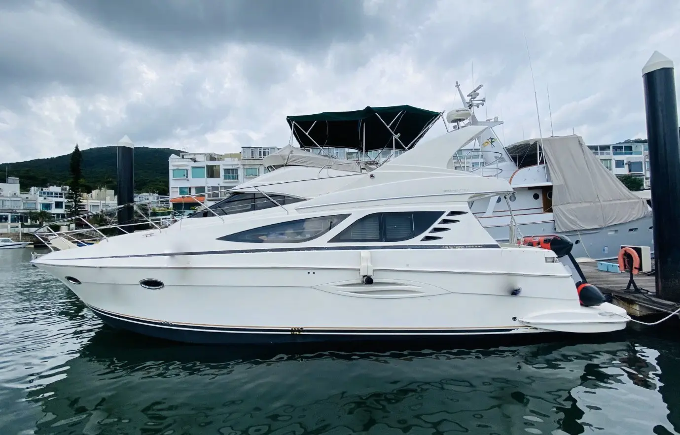 Silverton 43 yacht
