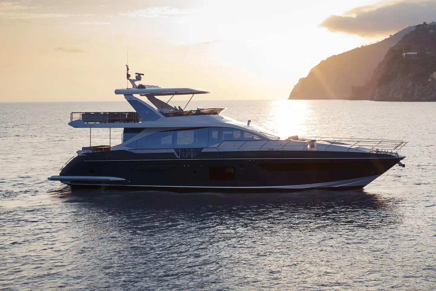 Azimut 72 Flybridge Yacht