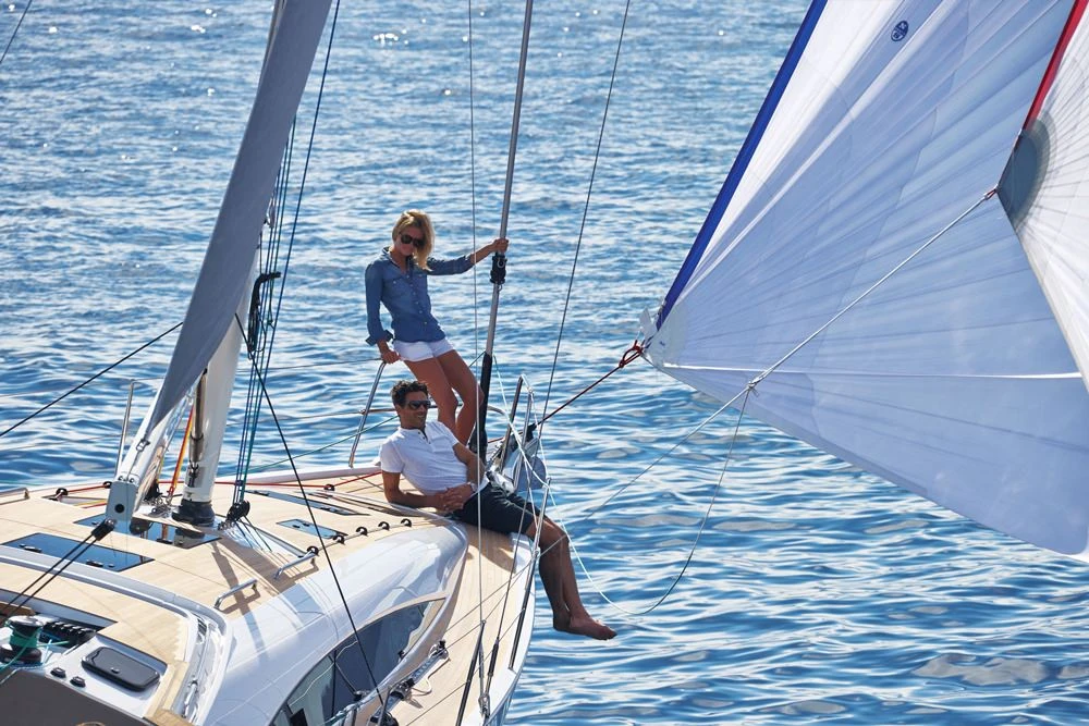 AZUREE 46