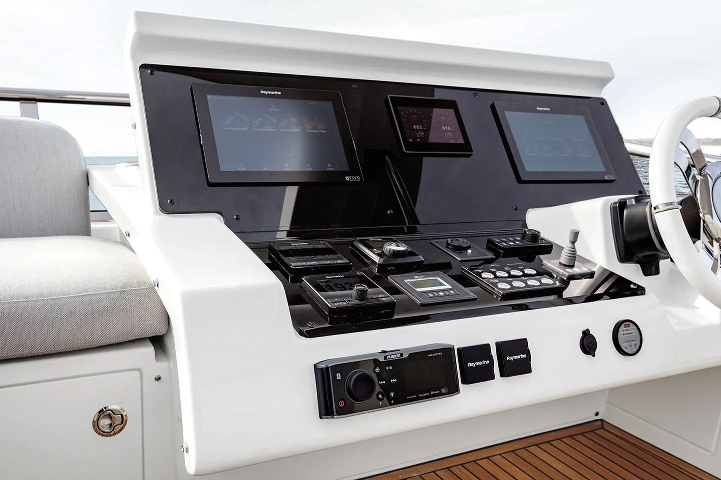 Azimut Magellano 66