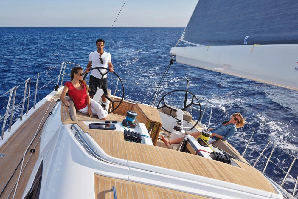 AZUREE 46