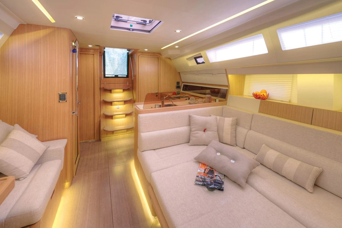 AZUREE 46