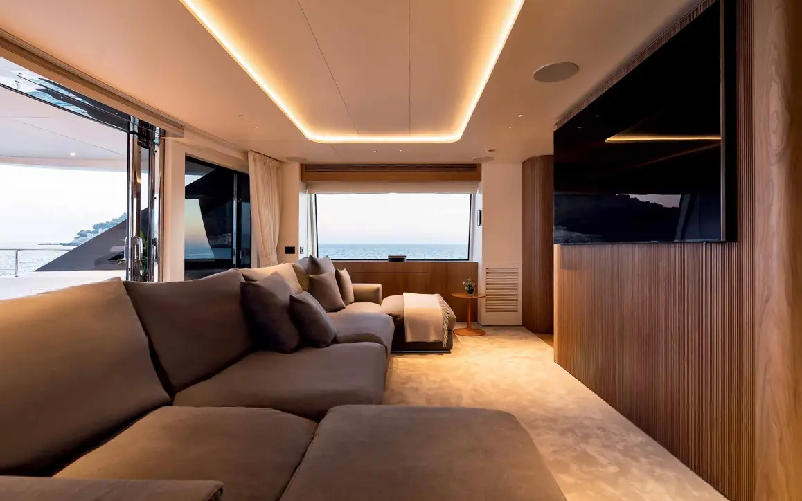 Benetti Oasis 34M