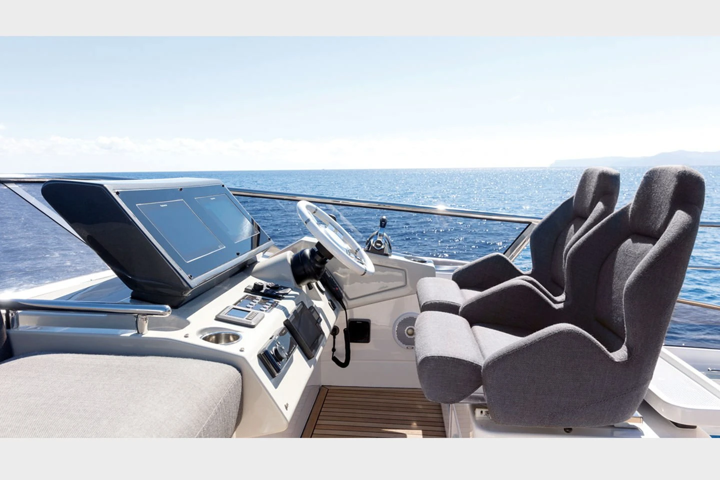 Azimut Grande S7-IPS-1050