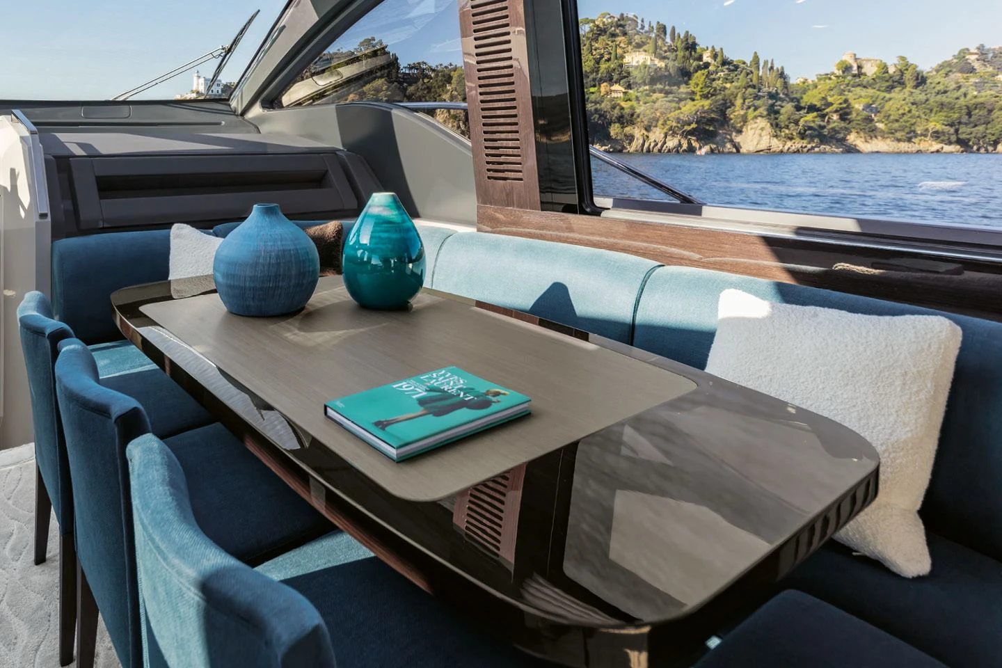 Azimut Grande S8-IPS-1350