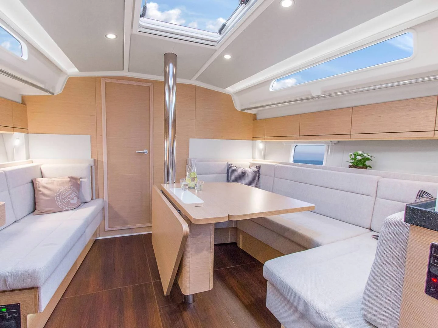 Hanse 418