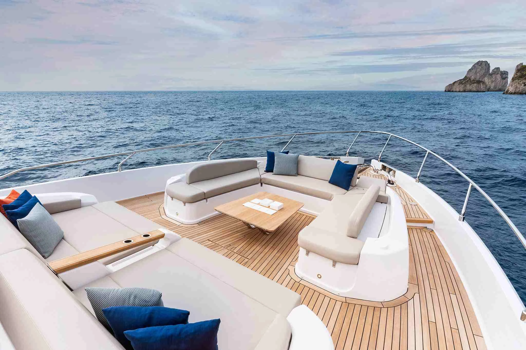 Ferretti 860