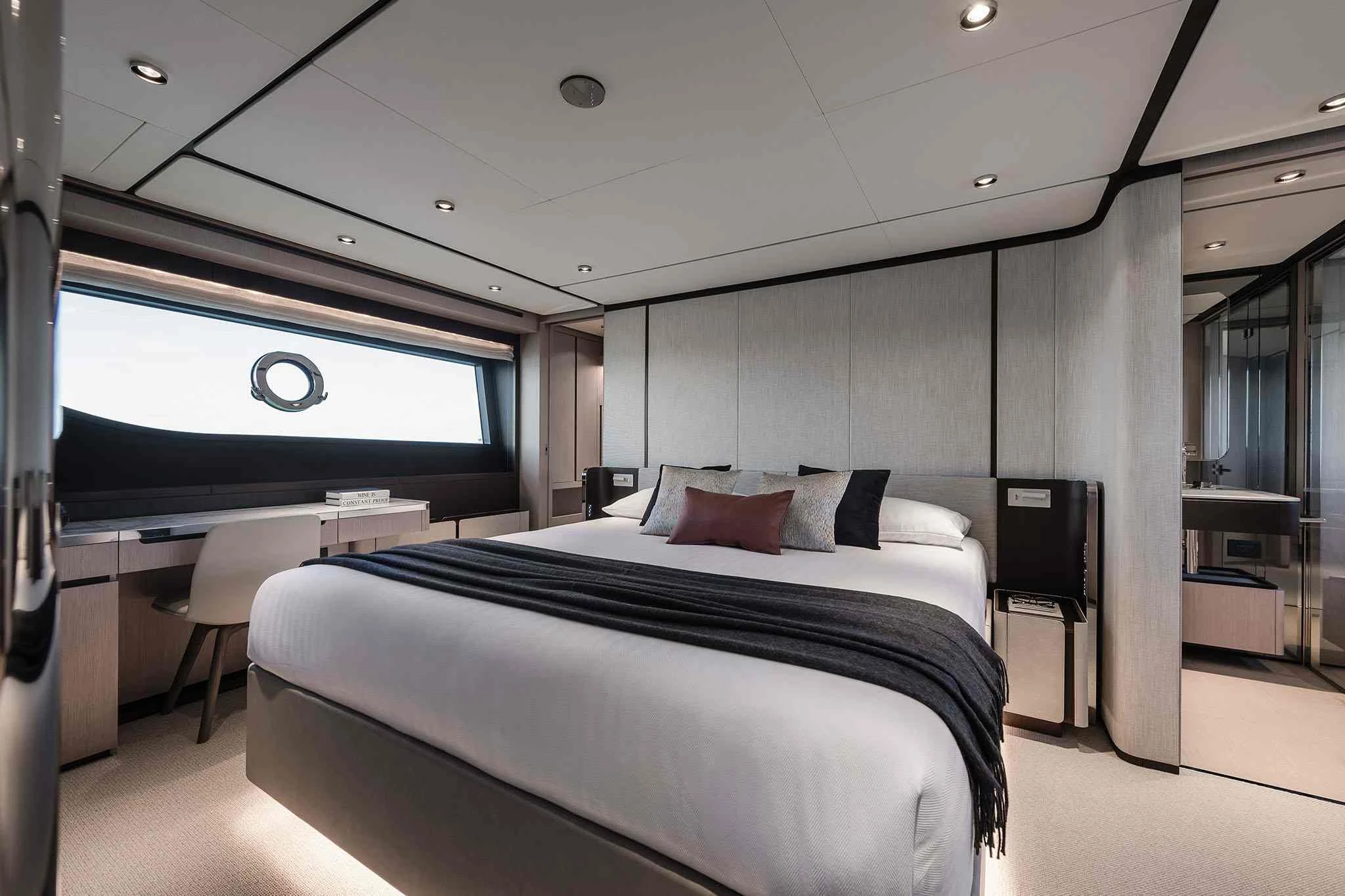 Ferretti 860