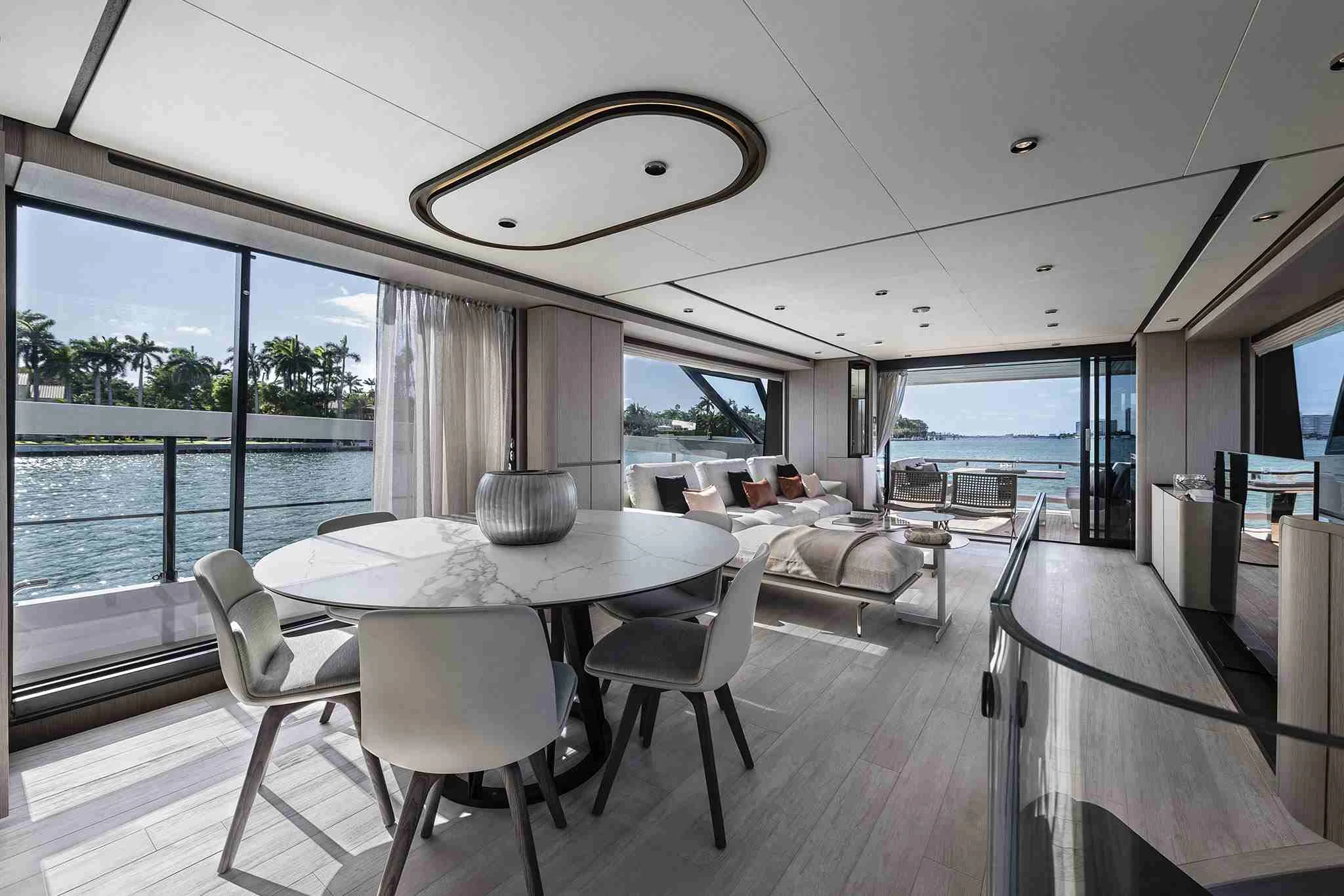 Ferretti 860