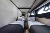 Ferretti 860