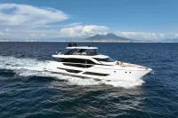 Ferretti 860