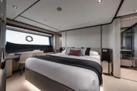 Ferretti 860