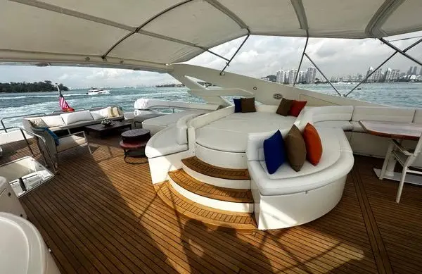 2005 Ferretti Yachts Customline 112
