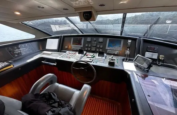 2005 Ferretti Yachts Customline 112