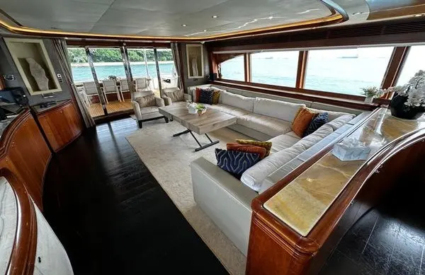 2005 Ferretti Yachts Customline 112