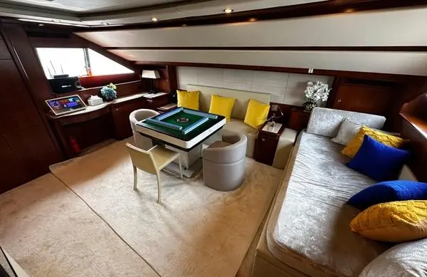 2005 Ferretti Yachts Customline 112