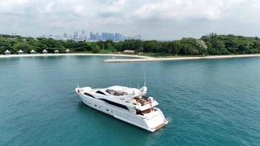 2005 Ferretti Yachts Customline 112