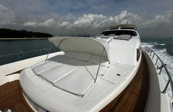 2005 Ferretti Yachts Customline 112