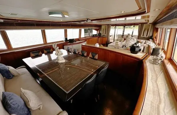 2005 Ferretti Yachts Customline 112