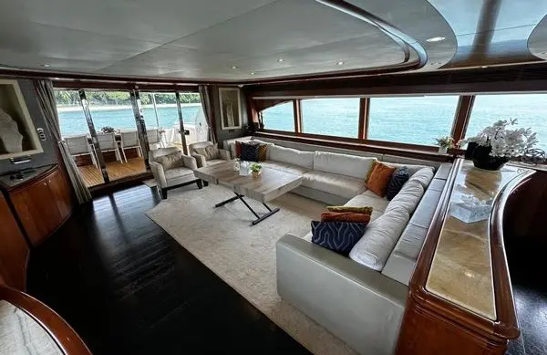 2005 Ferretti Yachts Customline 112