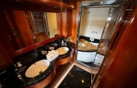 2005 Ferretti Yachts Customline 112