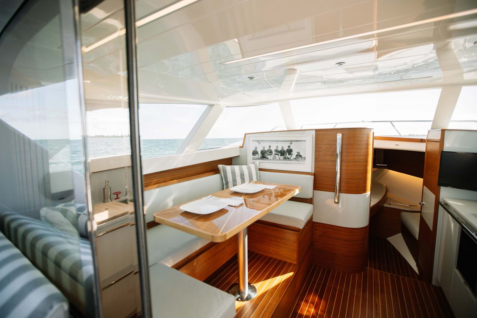 BERTRAM 35 FLYBRIDGE