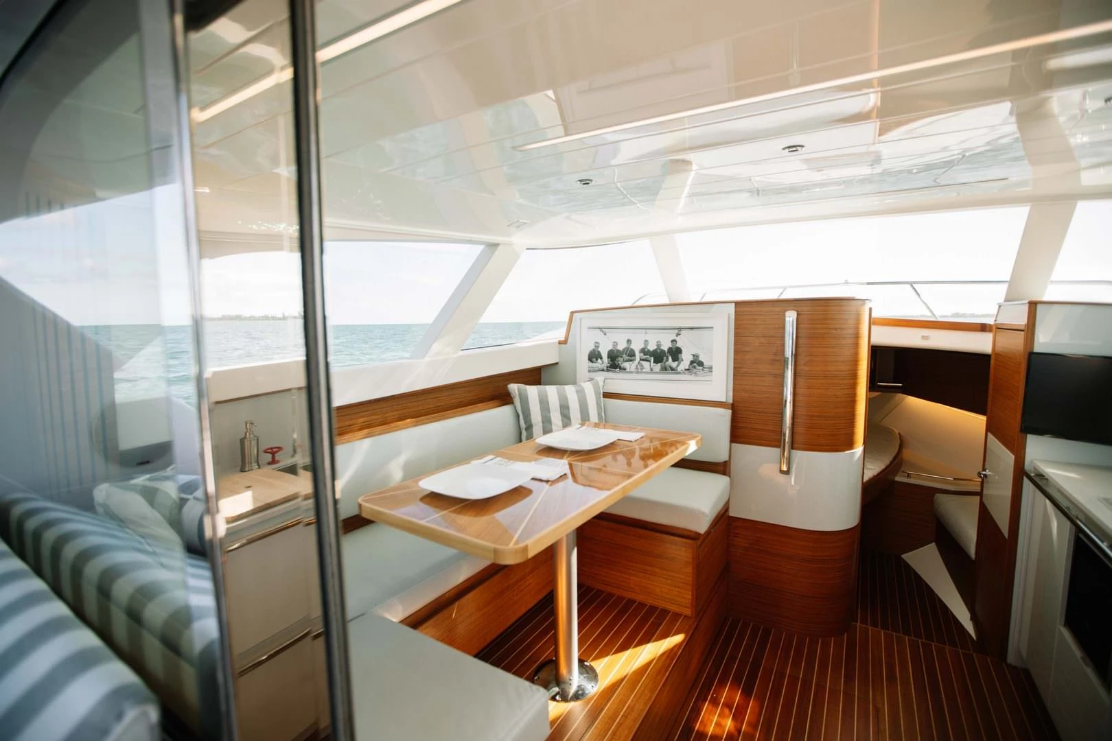 BERTRAM 35 FLYBRIDGE