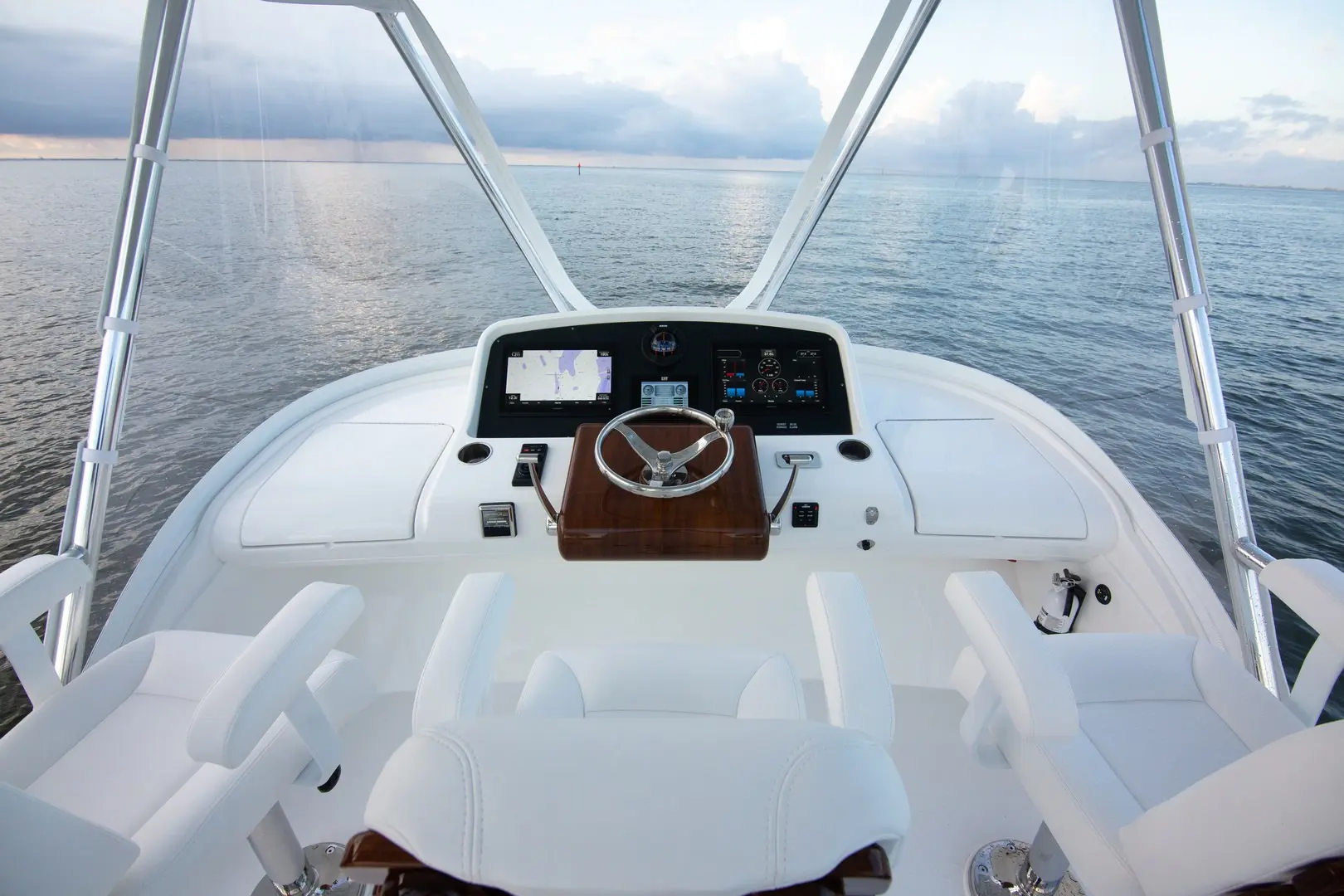 BERTRAM 35 FLYBRIDGE