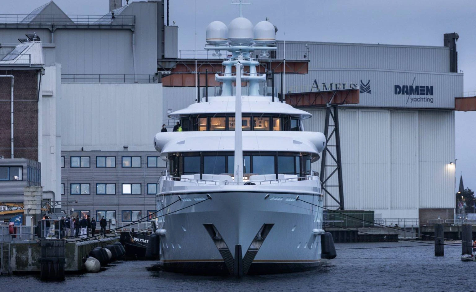Amels 242 06